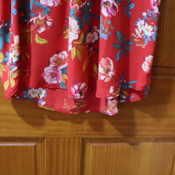 LOFT Red Floral Ruffled Sleeve Blouse Smocked Mock Neck Medium - Picture 11 of 16